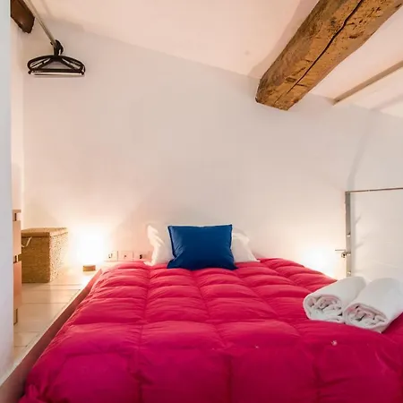 Guesthost - Della Scala Modern