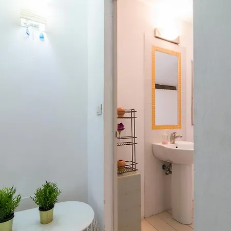 Guesthost - Della Scala Modern アパート フィレンツェ