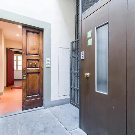 Guesthost - Della Scala Modern アパート フィレンツェ