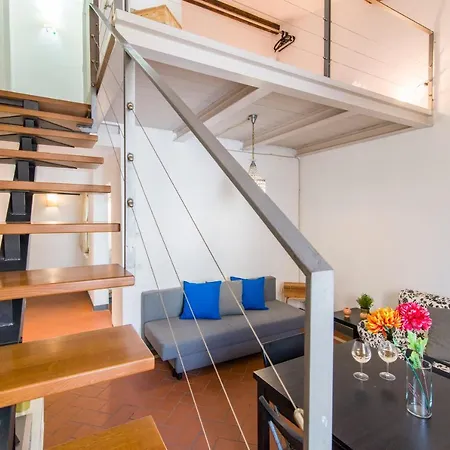 Guesthost - Della Scala Modern *