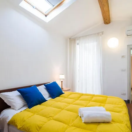 Guesthost - Della Scala Modern 아파트